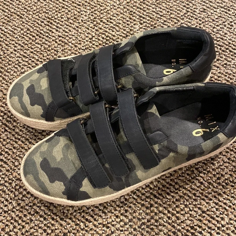 Mix no. 6 Camouflaged Canvas Platform Espadrille with Velcro straps size 7.5